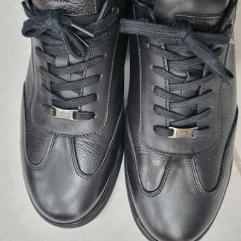 Farklı Bağcıklarla Satılan Ayakkabıya Çözüm Bulunamıyor