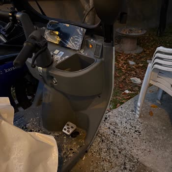 Yeni Alınan Elektrikli Motosikletin Ön Camı Kendi Kendine Patladı, Servisten Dönüş Alınamıyor