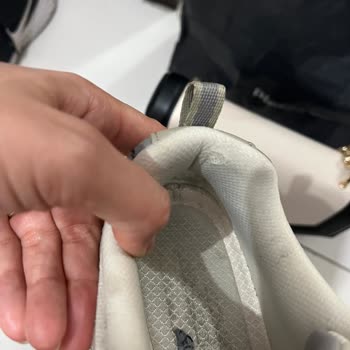 Kısa Sürede Sökülen Ayakkabı Ve İlgisiz Müşteri Hizmetleri Nedeniyle Mağduriyet