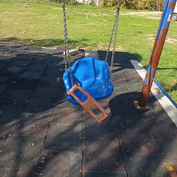 Ula Muğla Demirtaş Mahallesi Parkındaki Bakım Eksikliği Çocukların Güvenliğini Tehlikeye Atıyor