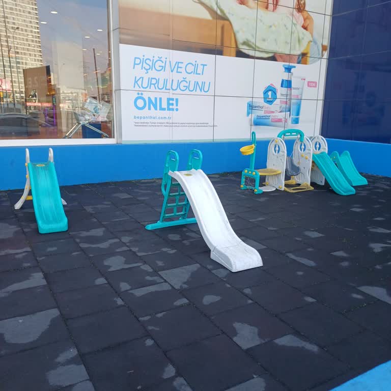 Ebebek Mağazası Oyun Alanında Yetersiz Temizlik Ve İlgisiz Müşteri Hizmetleri