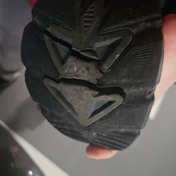 Skechers Ayakkabıda Sürekli Yırtılma Ve Su Alma Sorunu Yaşadım