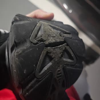 Skechers Ayakkabıda Sürekli Yırtılma Ve Su Alma Sorunu Yaşadım