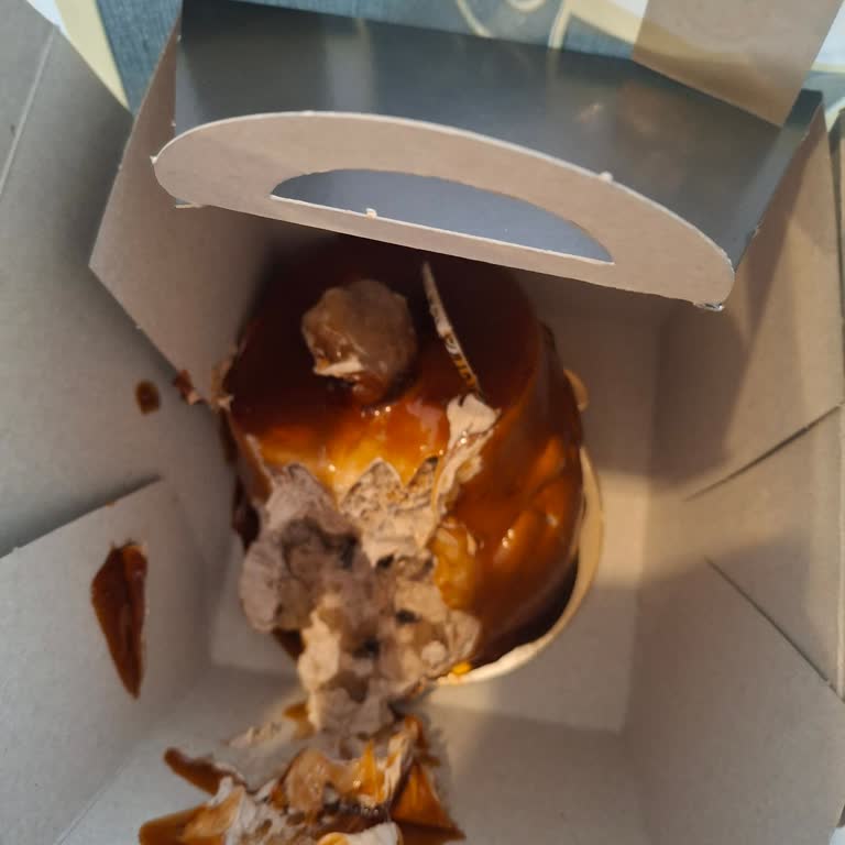 Yemeksepeti Siparişimdeki Pasta Devrilmiş Ve İade Talebime Dönüş Yapılmadı