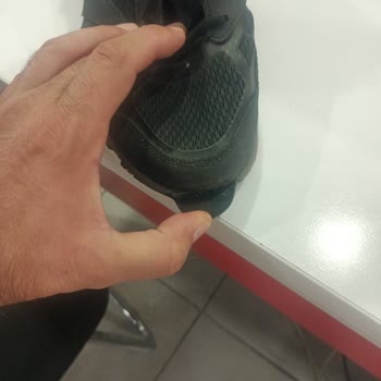 Su Geçirmez Denilen Ayakkabı Kısa Sürede Su Aldı, Değişim Talebim Reddedildi