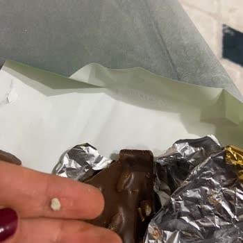 Ülker Antep Fıstıklı Çikolatanın İçinden Taş Çıktı, Geri Dönüş Alamadım