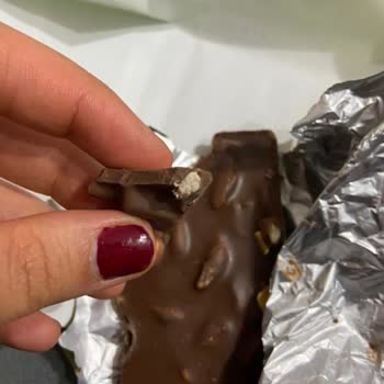 Ülker Antep Fıstıklı Çikolatanın İçinden Taş Çıktı, Geri Dönüş Alamadım