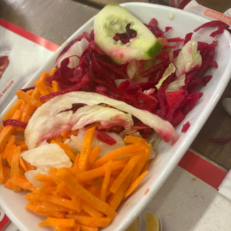 Baydöner Gebze Şubesinde Bozuk Salata İle Karşılaştım, Gıda Güvenliği İhlal Edildi