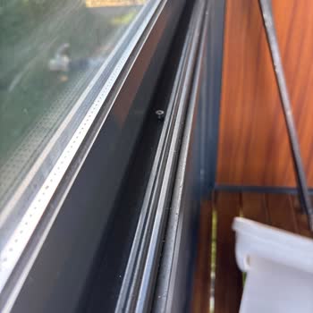 Kış Bahçesi İşçiliği Kötü Çatıdan Su Akıyor Cam Sürgüler Arızalı Onarım Yapılmadı