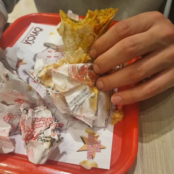 Bayat Lavaş Ve Sert Patates Nedeniyle Yemeğimi Tüketemedim, Mağduriyet Yaşadım