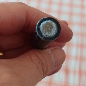 Kumandam Meganit Pillerin Sıvı Sızdırması Sonucu Çalışmaz Hale Geldi