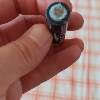 Kumandam Meganit Pillerin Sıvı Sızdırması Sonucu Çalışmaz Hale Geldi