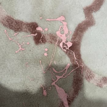 Roll-on Ağdanın Aniden Dökülmesiyle Oluşan Yanık Ve Halı Lekesi Mağduriyeti