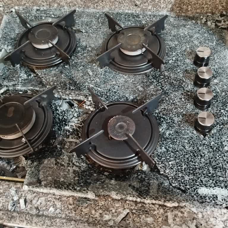 Kendi Kendine Patlayan Cam Ocak: Güvenlik Ve Maddi Zarar Şoku