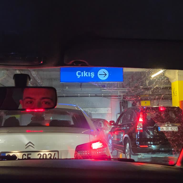 Anatolium Ankara Otoparkında 30 Dakika Mahsur Kaldık Görevli Yoktu