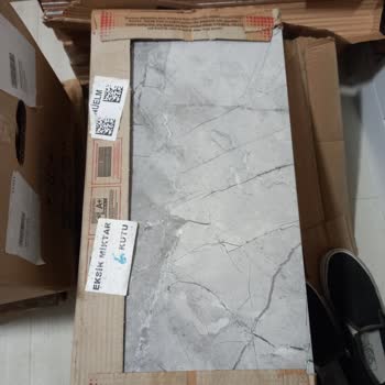 Kırık Ve Eksik Karo Teslimatı, Müşteri Hizmetlerine Ulaşılamıyor