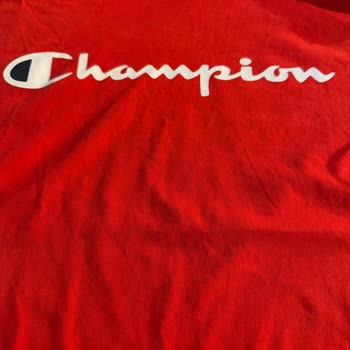 Champion Giyim'den Satın Aldığım T-shirt’in Dikişlerinde Defo Var, Fiş Olmadan Değişim Reddedildi
