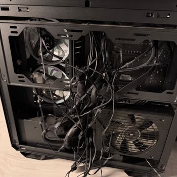 Bilgisayar Onarım Sonrası Düzensiz Monte Edildi Kapağı Kapanmıyor