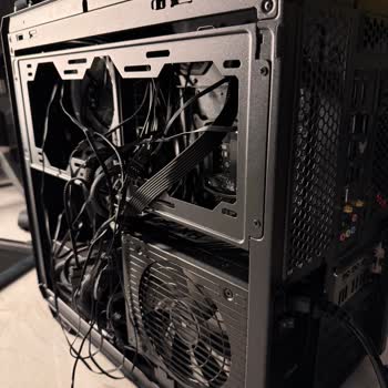 Bilgisayar Onarım Sonrası Düzensiz Monte Edildi Kapağı Kapanmıyor