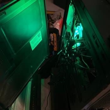 Bilgisayar Onarım Sonrası Düzensiz Monte Edildi Kapağı Kapanmıyor