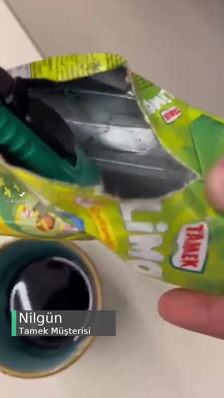 Tamek Limonata İçinden Değişik Siyah Siyah Bir Şeyler Çıktı! videonun kapak resmi