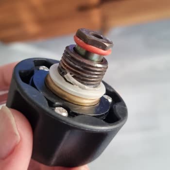 Buharlı Temizleyici Buhar Kaçırıyor, Güvenlik Riski Ve Servis Desteği Yok