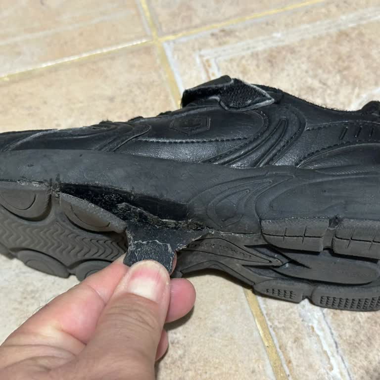 Ayakkabı Tabanında Açılma Ve Çözüm Talebime Olumsuz Dönüş