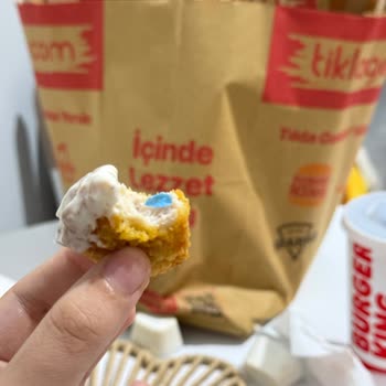 Burger King Chicken Nuggets İçinden Plastik Parça Çıktı: Gıda Güvenliği Endişesi!