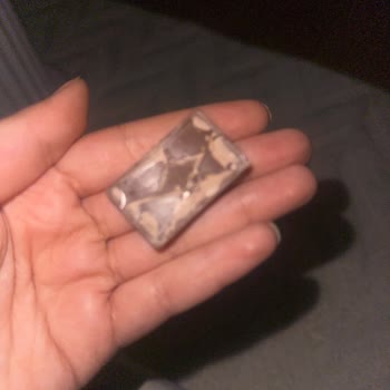 Son Kullanma Tarihi Geçmemiş Çikolatada Renk Değişikliği Ve Kırılganlık