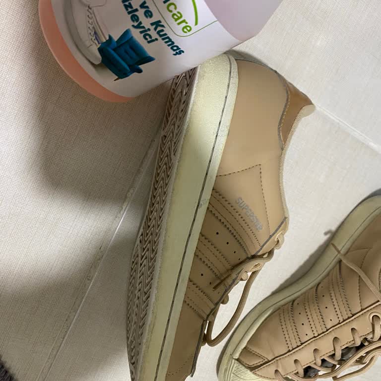 Leke Çıkarıcı Sprey Ayakkabımda Kalıcı Renk Değişikliğine Sebep Oldu