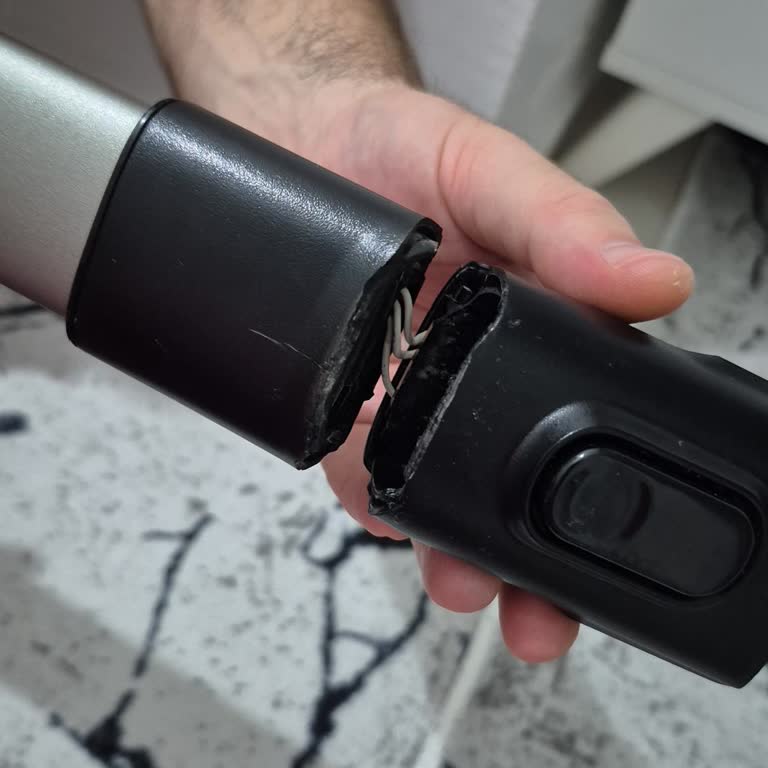 Philips Dikey Süpürgede Kronik Parça Sorunu Ve Garanti Desteği Eksikliği