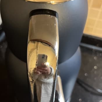 Kısa Sürede Çatlayan Ve Soyulan Çay Makinesi İle Tencere Seti Mağduriyeti