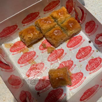 Hakan Usta Baklavaları Fıstıklı Baklava Diye Şerbetli Hamur Satıldı!