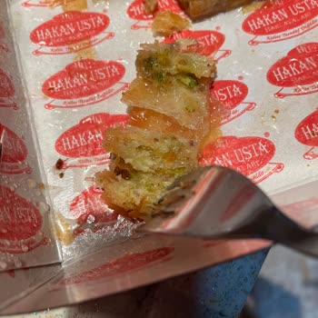 Hakan Usta Baklavaları Fıstıklı Baklava Diye Şerbetli Hamur Satıldı!