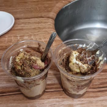 Yemeksepeti Siparişimdeki Tatlı Tamamen Bisküvi Tozuydu, Ücret İadesi Yapılmadı