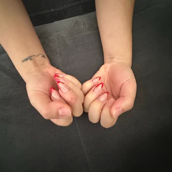 Protez Tırnaklar 1 Hafta İçinde Çıktı, Telafi Yapılmadı