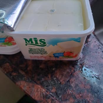 Son Kullanma Tarihi Geçmemiş Peynirde Küf Oluşumu Ve Mağduriyet