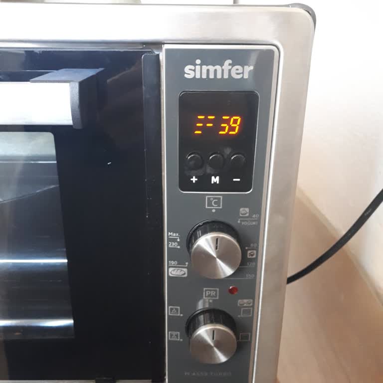 Simfer Fırında Kronik Dijital Saat Arızası Ve Ücretsiz Onarım Talebi