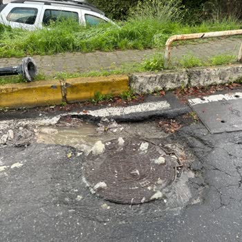 Esentepe Mahallesinde Sürekli Taşan Rögar Çevre Sağlığını Tehdit Ediyor