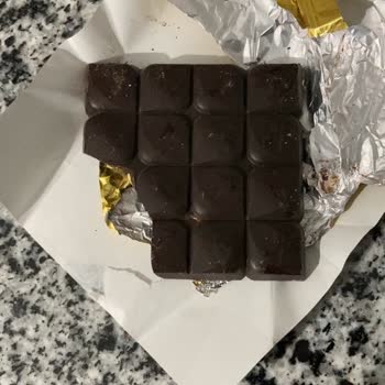 Aldığım Eti Çikolatada Kurtlanma ve Yetersiz Müşteri Hizmeti