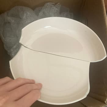 Kırık Teslim Edilen Tabaklar Ve Müşteri Hizmetlerinden Dönüş Alamama