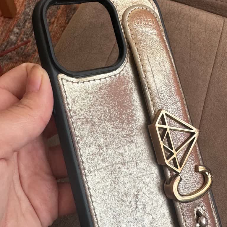 Kısa Sürede Rengi Solan İphone 14 Pro Max Kılıfı İçin Çözüm Talebi