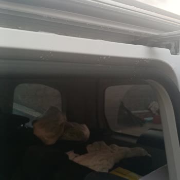 Sıfır Opel Combo'nun Arka Kapılarından Sürekli Su Alması Mağduriyet Yaratıyor