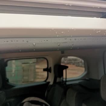 Sıfır Opel Combo'nun Arka Kapılarından Sürekli Su Alması Mağduriyet Yaratıyor