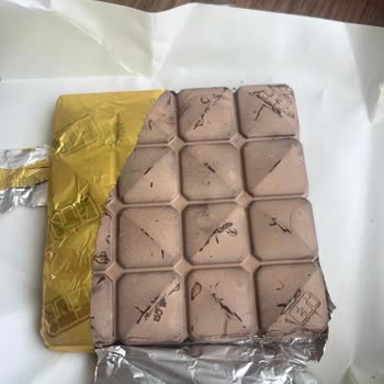 Eti Antep Fıstıklı Çikolatanın Görüntüsünde Sorun Ve Değişim Talebi