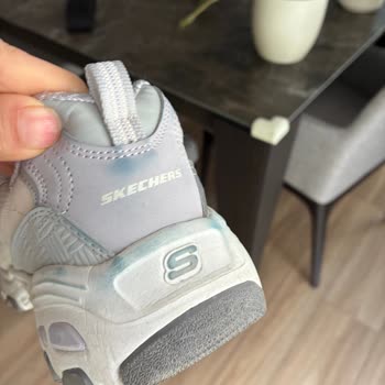 Zara Pantolonun Renk Vermesi Nedeniyle Kişisel Eşyalarım Ve Mobilyam Zarar Gördü, Mağaza İlgisiz Kaldı