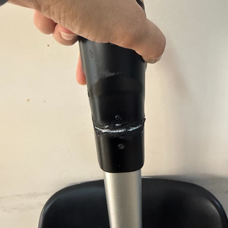 Garanti Kapsamındaki Süpürge Parçası Kırıldı, Ücretli Değişim Talep Ediliyor