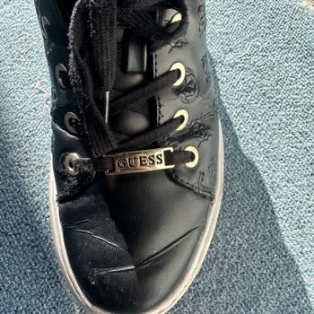 Guess Sneaker'da Kısa Sürede Deri Soyulması Ve Müşteri Hizmetlerine Ulaşılamıyor