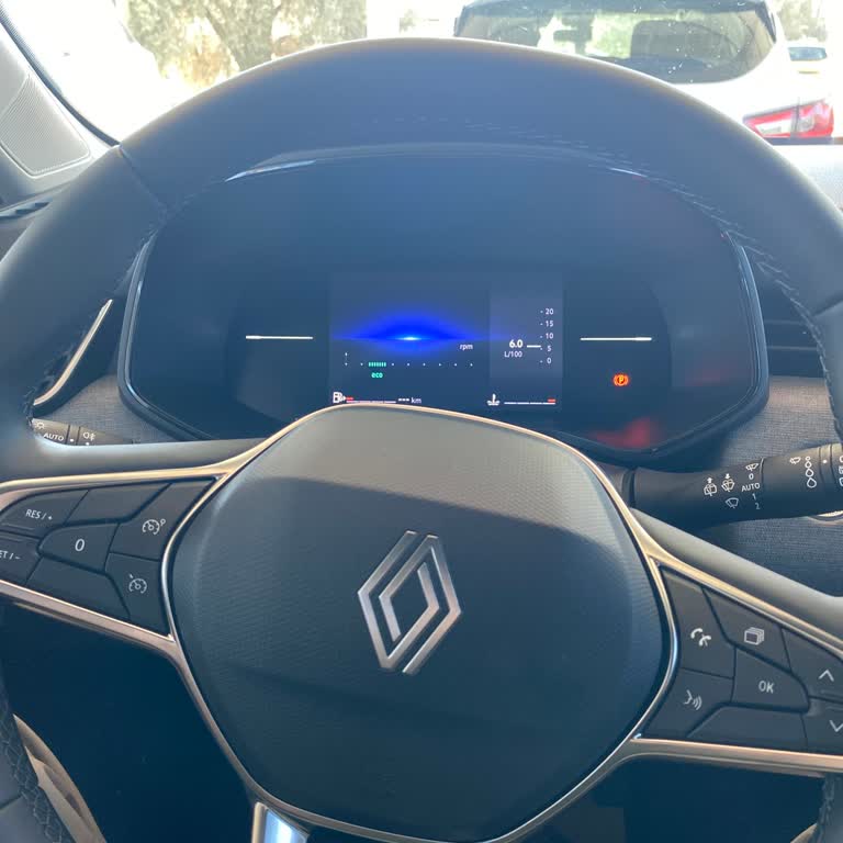 Sıfır Kilometre Renault Clio'da Tekrarlayan Akü Uyarısı Sorunu