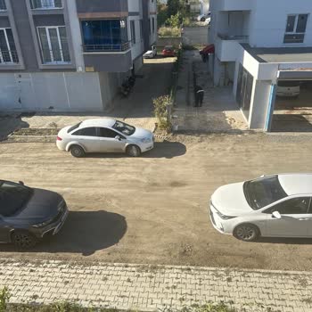 Atakum Belediyesi Çamurlu Ve Bozuk Yol Nedeniyle Evimize Rahatça Ulaşamıyoruz